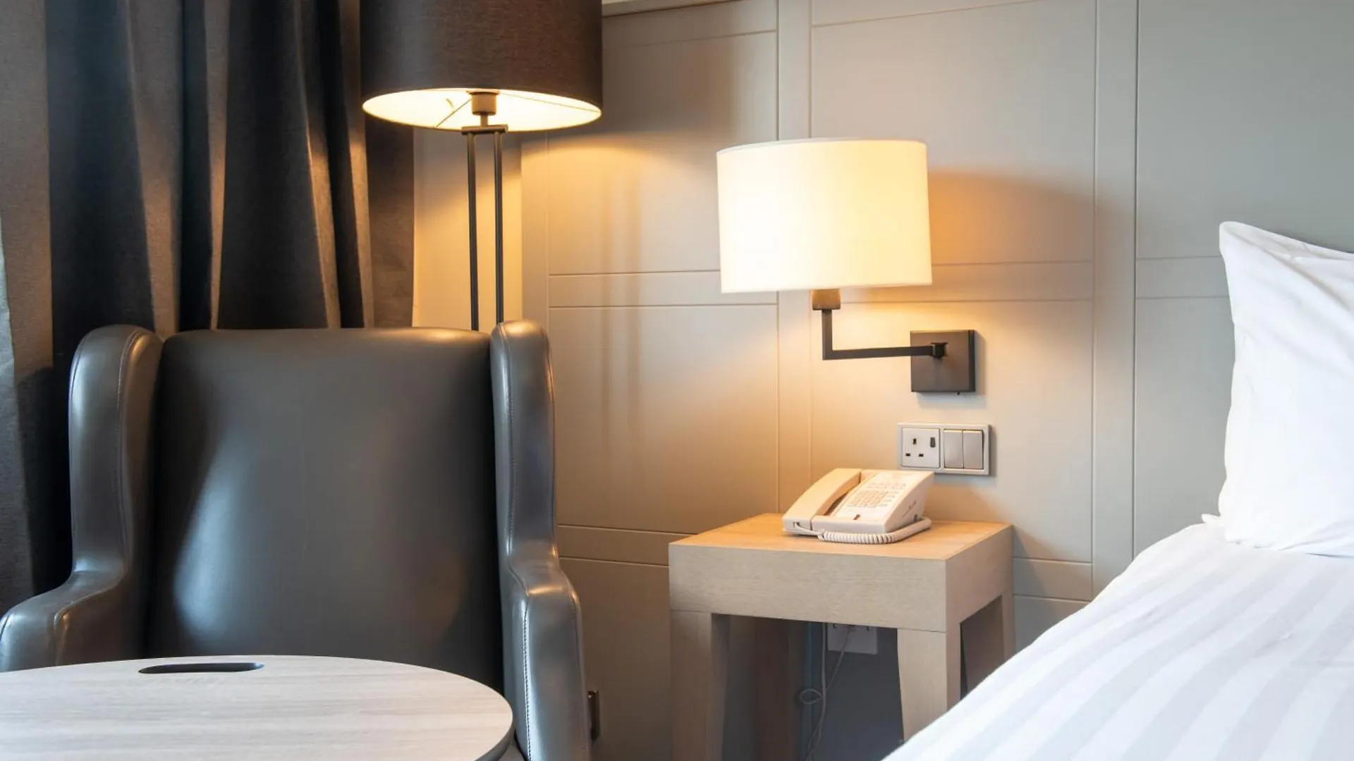 Hotell Holiday Inn Edinburgh Zoo By Ihg