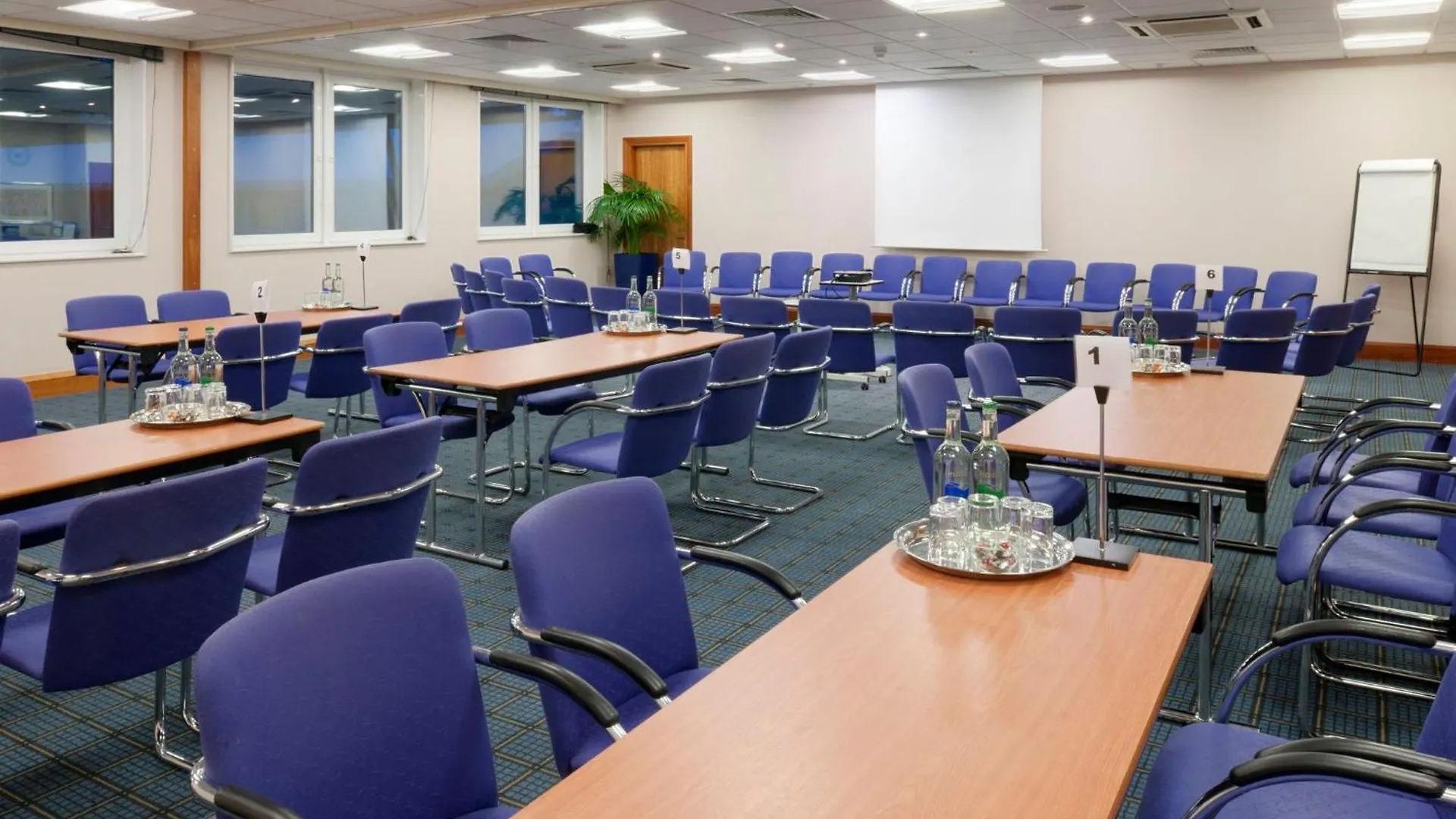 Hotell Holiday Inn Edinburgh Zoo By Ihg
