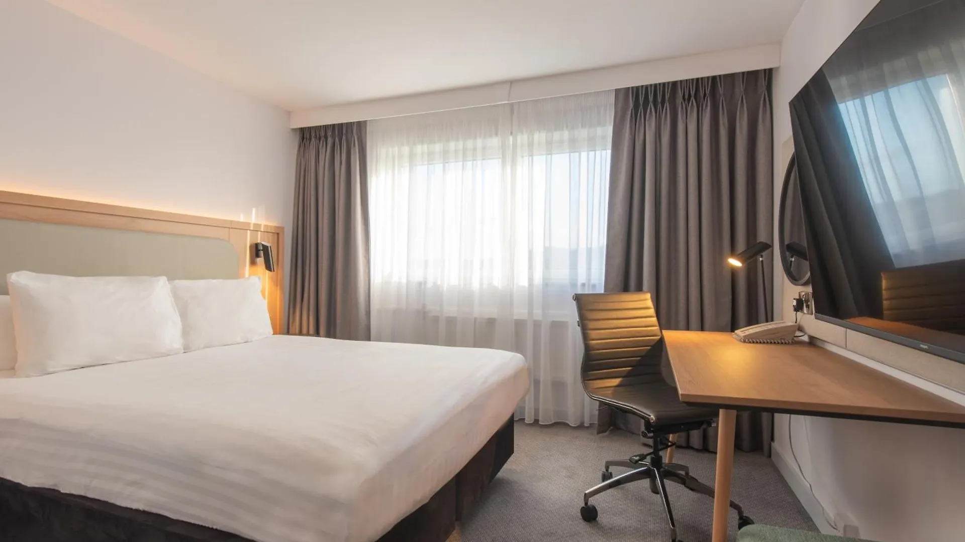 Holiday Inn Edinburgh Zoo By Ihg