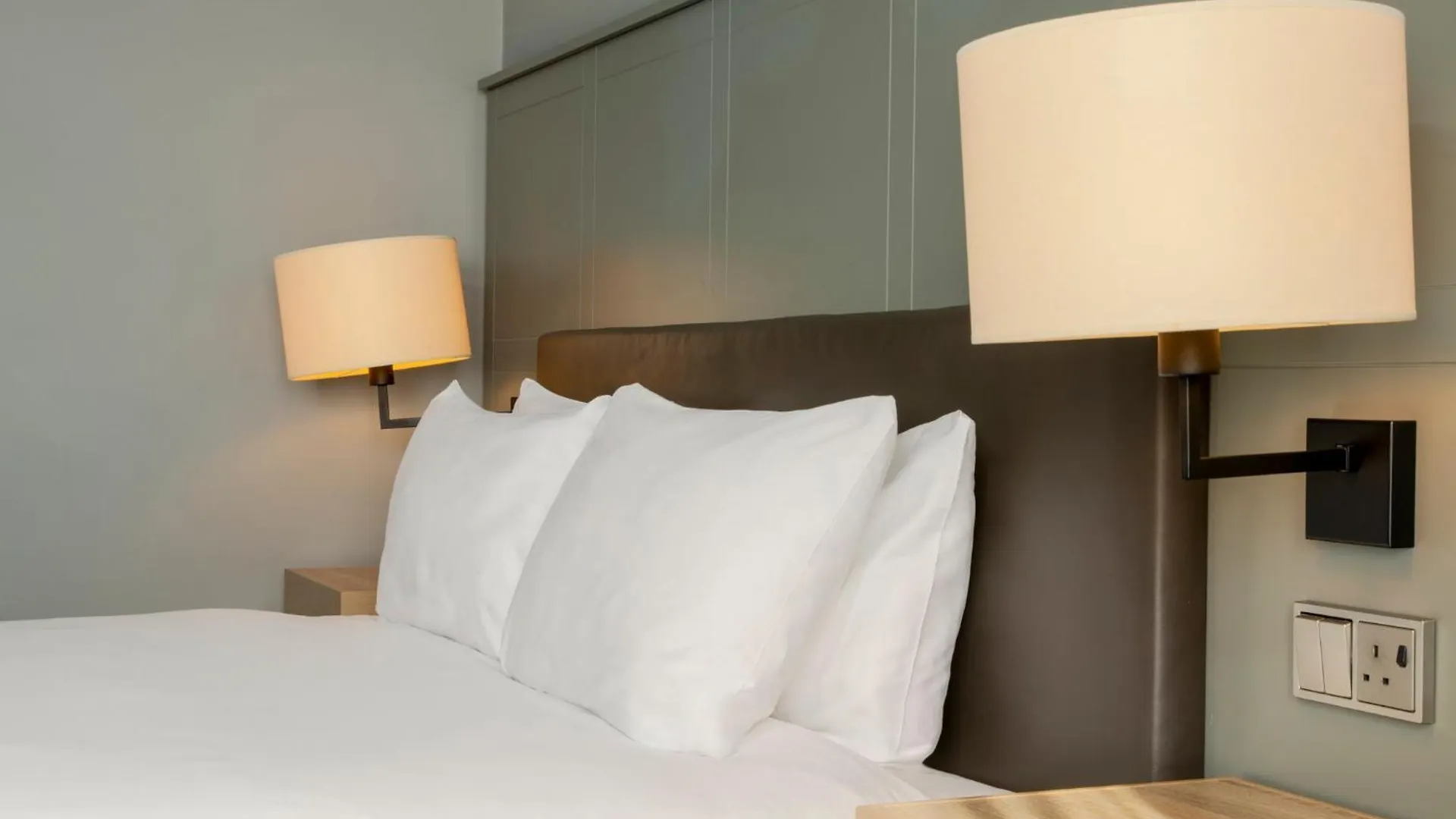 Holiday Inn Edinburgh Zoo By Ihg