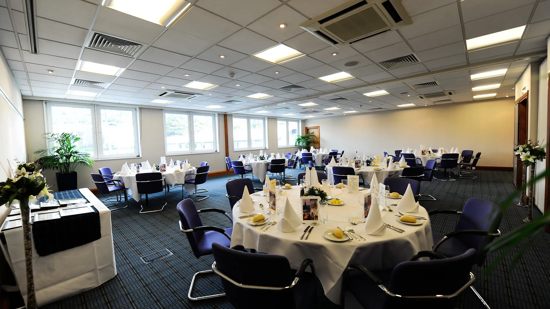 Holiday Inn Edinburgh Zoo By Ihg 4*,