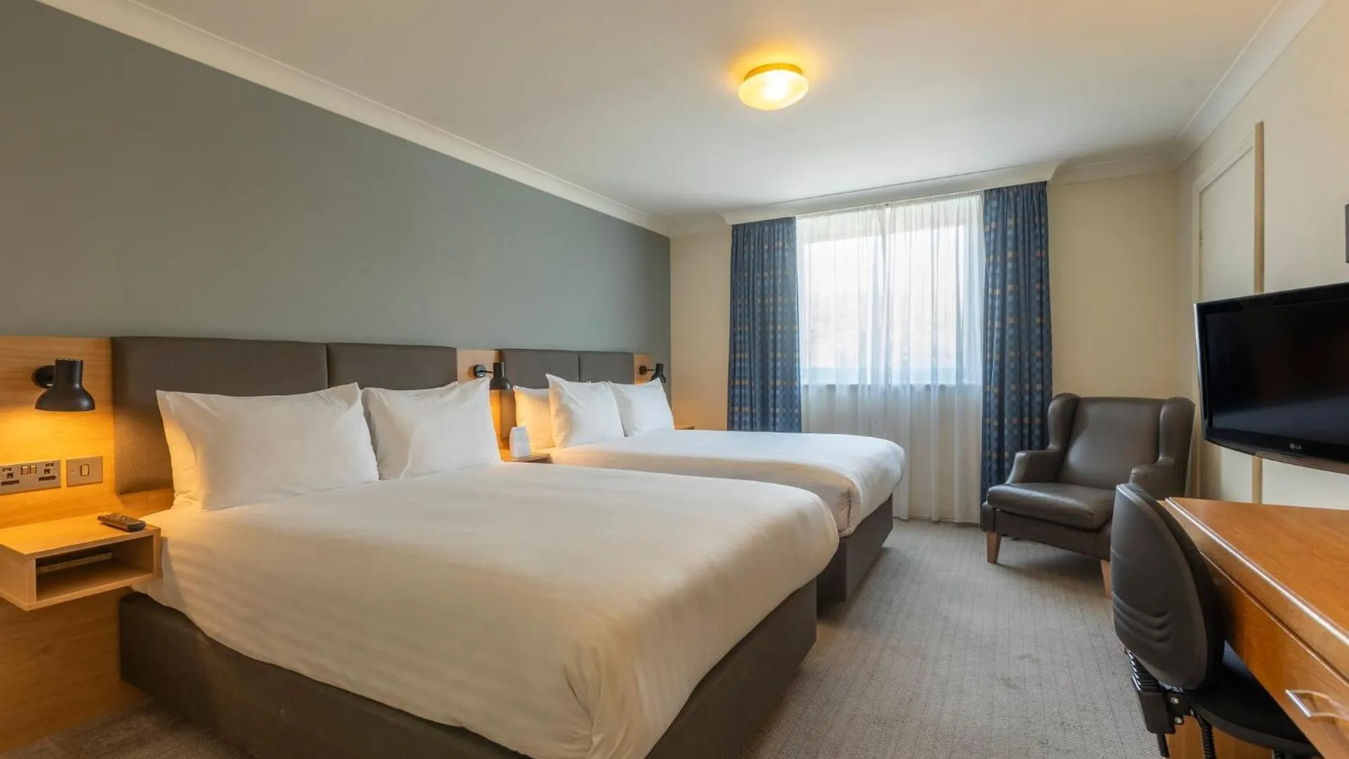Holiday Inn Edinburgh Zoo By Ihg United Kingdom