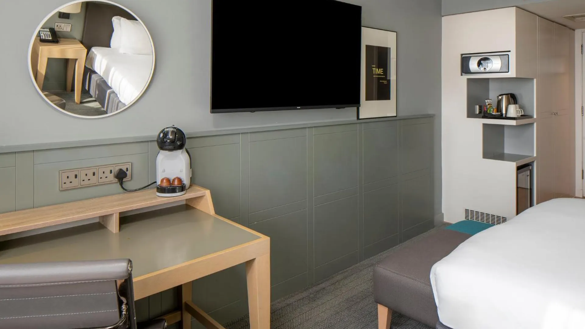 Holiday Inn Edinburgh Zoo By Ihg United Kingdom