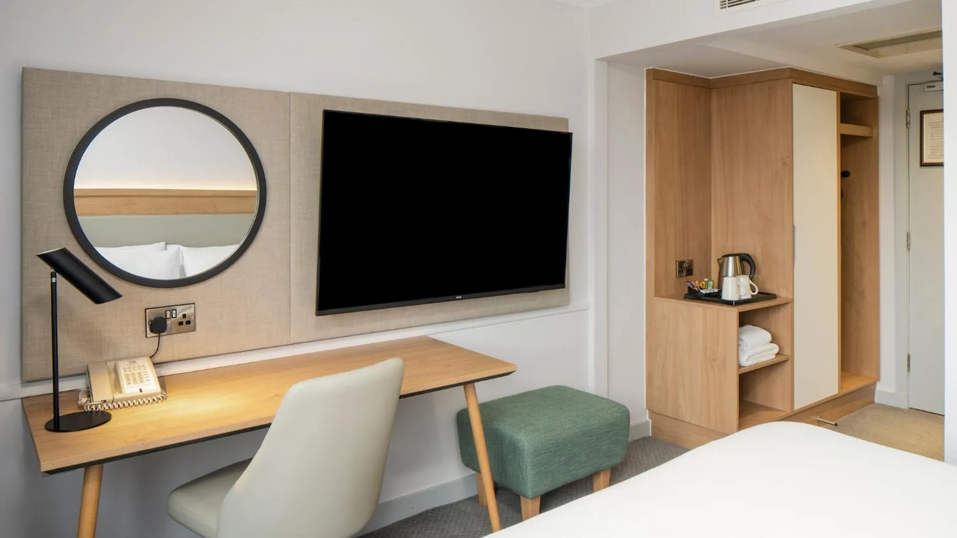 Holiday Inn Edinburgh Zoo By Ihg